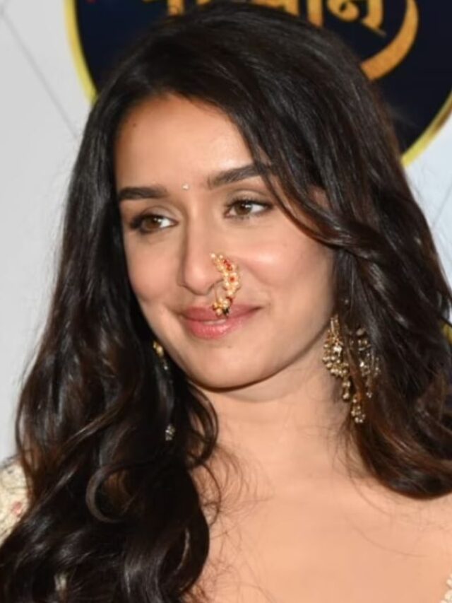 Shraddha Kapoor का सादगी भरा अंदाज, ऑफ व्हाइट कलर का सूट पहने स्पॉट हुईं एक्ट्रेस